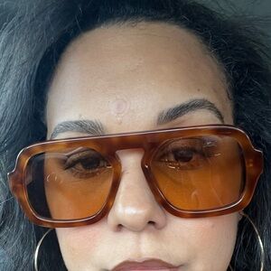 Elisa Johnson Jane Sunglasses in light brown tortoise